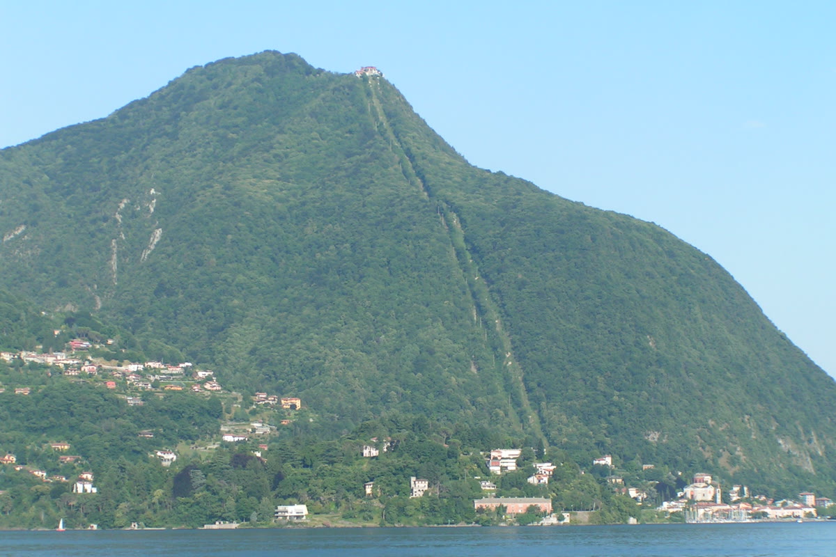Il Sasso del Ferro visto dal Lago Maggiore
